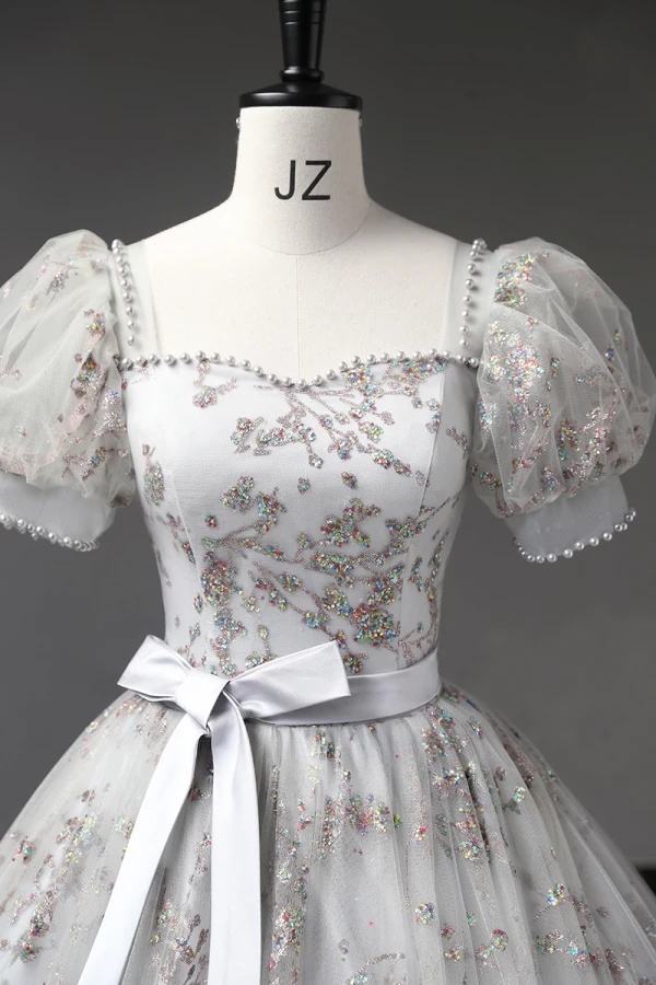 Élégant Gris Paillettes Robe De Bal 2023 Robe Boule Perle Encolure Carrée Gonflée Manches Courtes Noeud Ceinture Dos Nu Longue Promo Robe De Ceremonie