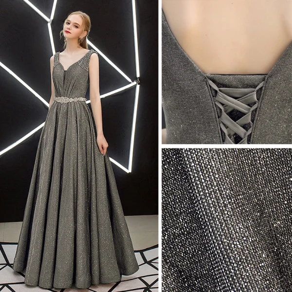 Charmant Silber Abendkleider 2019 A Linie Ärmellos Glanz Polyester Perle Strass Stoffgürtel V-Ausschnitt Rückenfreies Lange Festliche Kleider