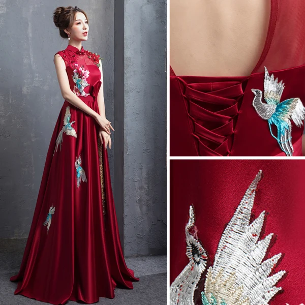 Chinese style Burgundy Embroidered Satin Evening Dresses  2021 A-Line / Princess High Neck Pearl Rhinestone Bow Short Sleeve Backless Floor-Length / Long Formal Dresses
