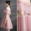 Schöne Rosa Heimkehr Cocktailkleider Abiballkleider 2021 A Linie Off Shoulder Perlenstickerei Pailletten Stoffgürtel Kurze Ärmel Rückenfreies Knielang Cocktail Festliche Kleider