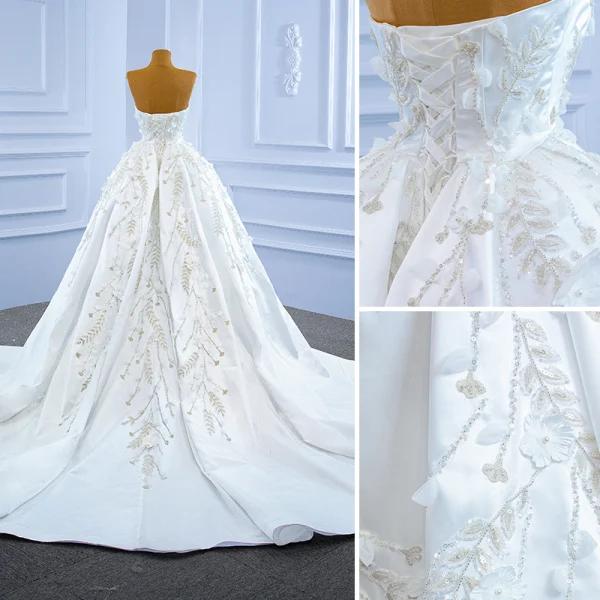 Luxus / Herrlich Ivory / Creme Satin Perlenstickerei Perle Pailletten Brautkleider / Hochzeitskleider 2021 A Linie Bandeau Applikationen Ärmellos Rückenfreies Königliche Schleppe Hochzeit
