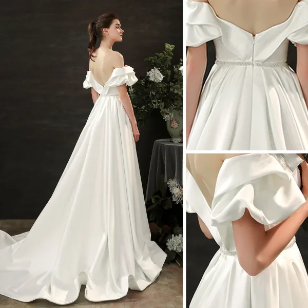High End Ivory / Creme Satin Brautkleider / Hochzeitskleider 2021 A Linie Rüschen Off Shoulder Kurze Ärmel Rückenfreies Sweep / Pinsel Zug Hochzeit