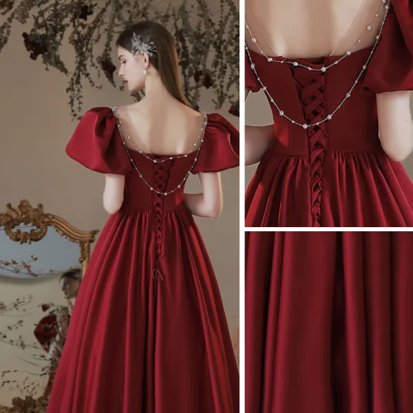 Eleganta Burgundy Satin Balklänningar 2021 Prinsessa Beading Pösigt Urringning Korta ärm Bal Långa Formella Klänningar