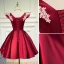 Mode Bordeaux de retour Courte Robe De Graduation 2021 Princesse V-Cou Noeud En Dentelle Fleur Sans Manches Dos Nu Robe De Ceremonie