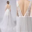 Schlicht Champagner Brautkleider / Hochzeitskleider 2021 A Linie V-Ausschnitt Ärmellos Rückenfreies Spitze Blumen Sweep / Pinsel Zug Hochzeit