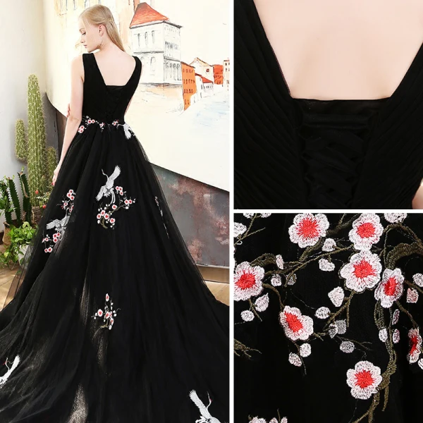 Chic / Beautiful Black Prom Dresses 2018 A-Line / Princess Embroidered V-Neck Backless Sleeveless Court Train Formal Dresses