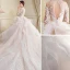 Moderne / Mode Volants en Cascade Robe De Mariée 2018 Robe Boule En Dentelle Appliques Brodé Encolure Dégagée Dos Nu 3/4 Manches Royal Train Mariage