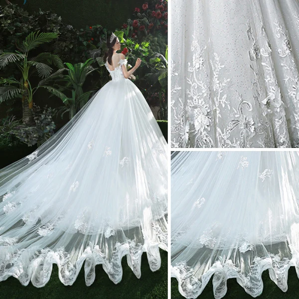 Stunning White Wedding Dresses 2018 Ball Gown Lace Appliques Beading Scoop Neck Backless Sleeveless Royal Train Wedding