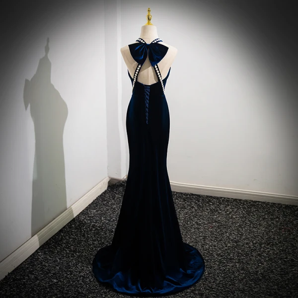 Elegant Navy Blue Pearl Velvet Prom Dresses 2024 Trumpet / Mermaid Halter Sleeveless Backless Bow Floor-Length / Long Prom Formal Dresses