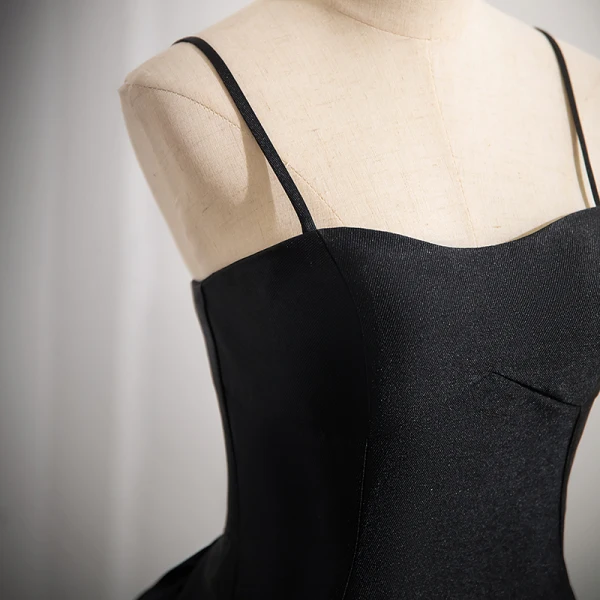 Chic / Belle Noire de retour Robe De Graduation 2024 Princesse Bretelles Spaghetti Sans Manches Dos Nu Mi-Longues Robe De Ceremonie