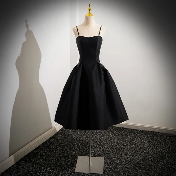 Chic / Belle Noire de retour Robe De Graduation 2024 Princesse Bretelles Spaghetti Sans Manches Dos Nu Mi-Longues Robe De Ceremonie