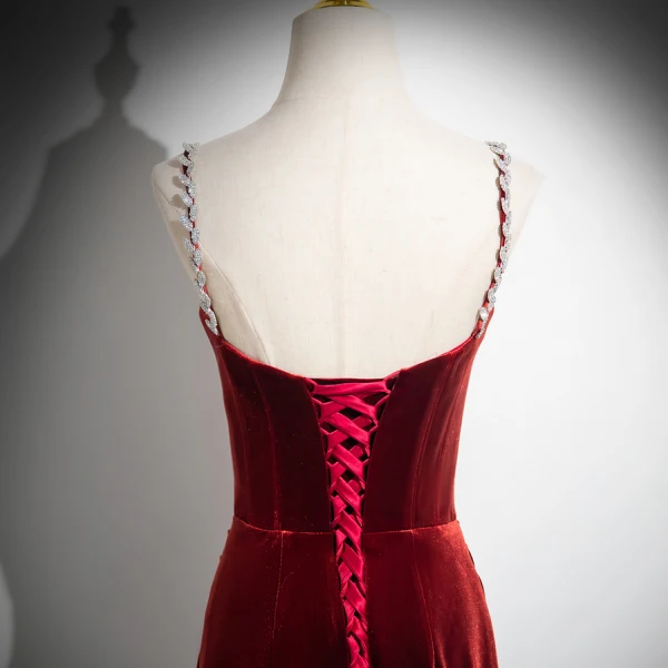 Charmant Bordeaux Faux Diamant Velours Robe De Soirée 2024 Trompette / Sirène Bretelles Spaghetti Sans Manches Dos Nu Train De Balayage Soirée Robe De Ceremonie