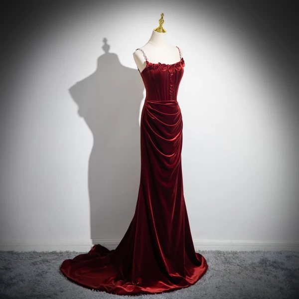 Charmant Bordeaux Faux Diamant Velours Robe De Soirée 2024 Trompette / Sirène Bretelles Spaghetti Sans Manches Dos Nu Train De Balayage Soirée Robe De Ceremonie