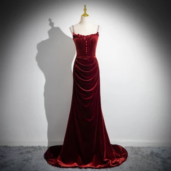 Charmerende Bourgogne Rhinestone Fløjl Selskabskjoler 2024 Havfrue Spaghetti Straps Ærmeløs Halterneck Feje Tog Selskabs Kjoler