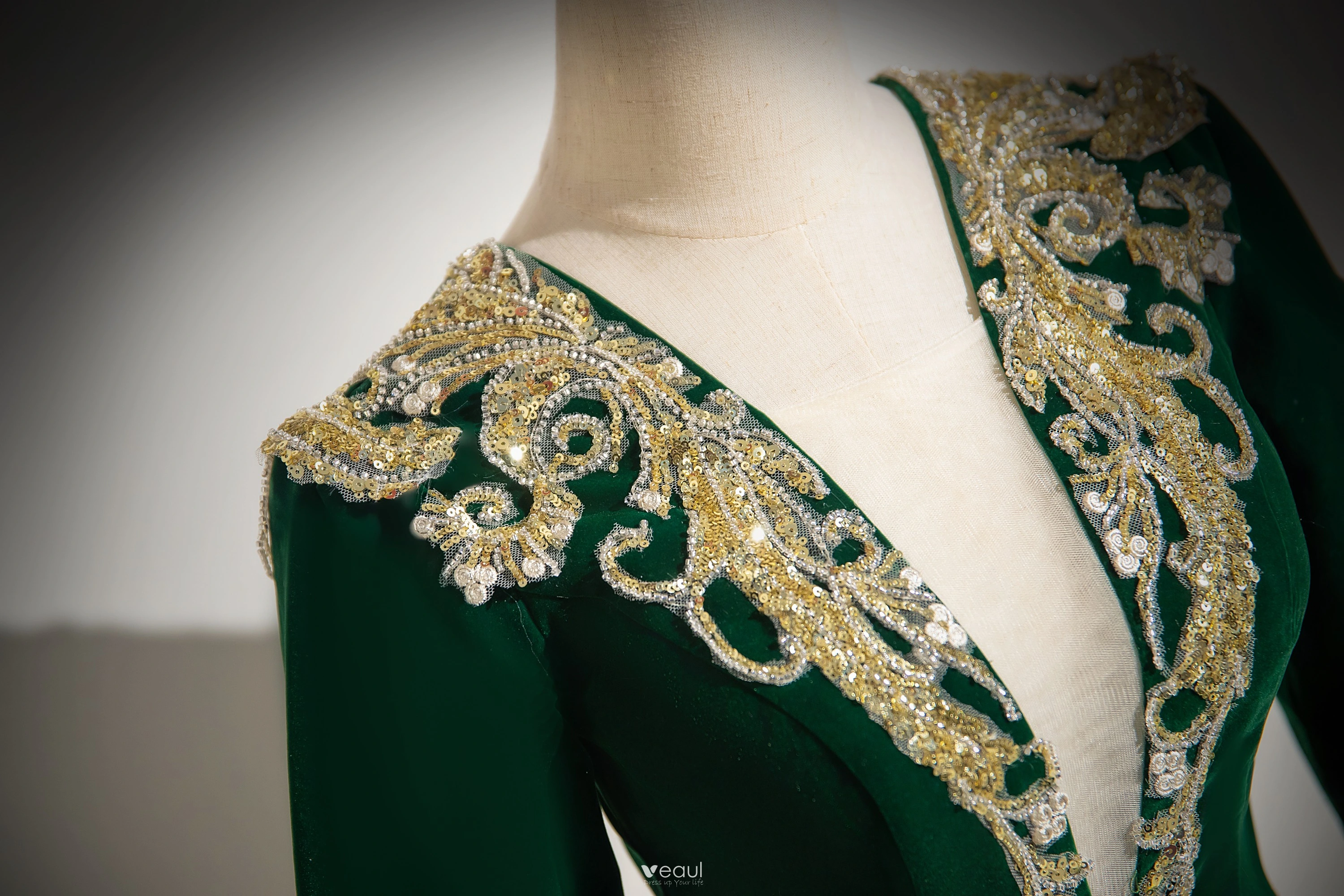 Elegant Dark Green Beading Sequins Velvet Prom Dresses 2024 Ball Gown Scoop  Neck Long Sleeve Floor Length Long Prom Formal Dresses