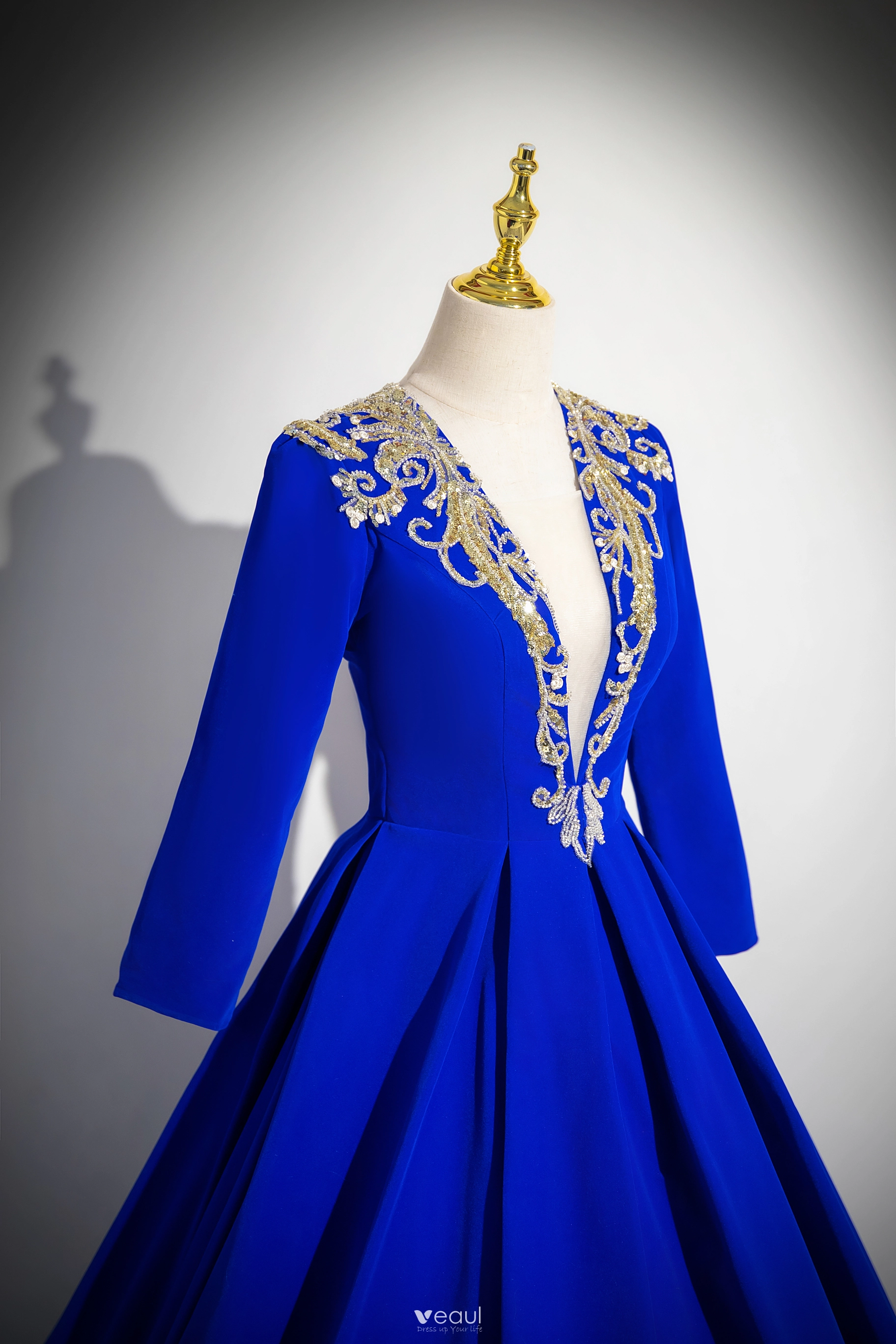 Vintage Retro Royal Blue Beading Sequins Prom Dresses 2024 Ball Gown V Neck  Long Sleeve Floor Length Long Prom Formal Dresses
