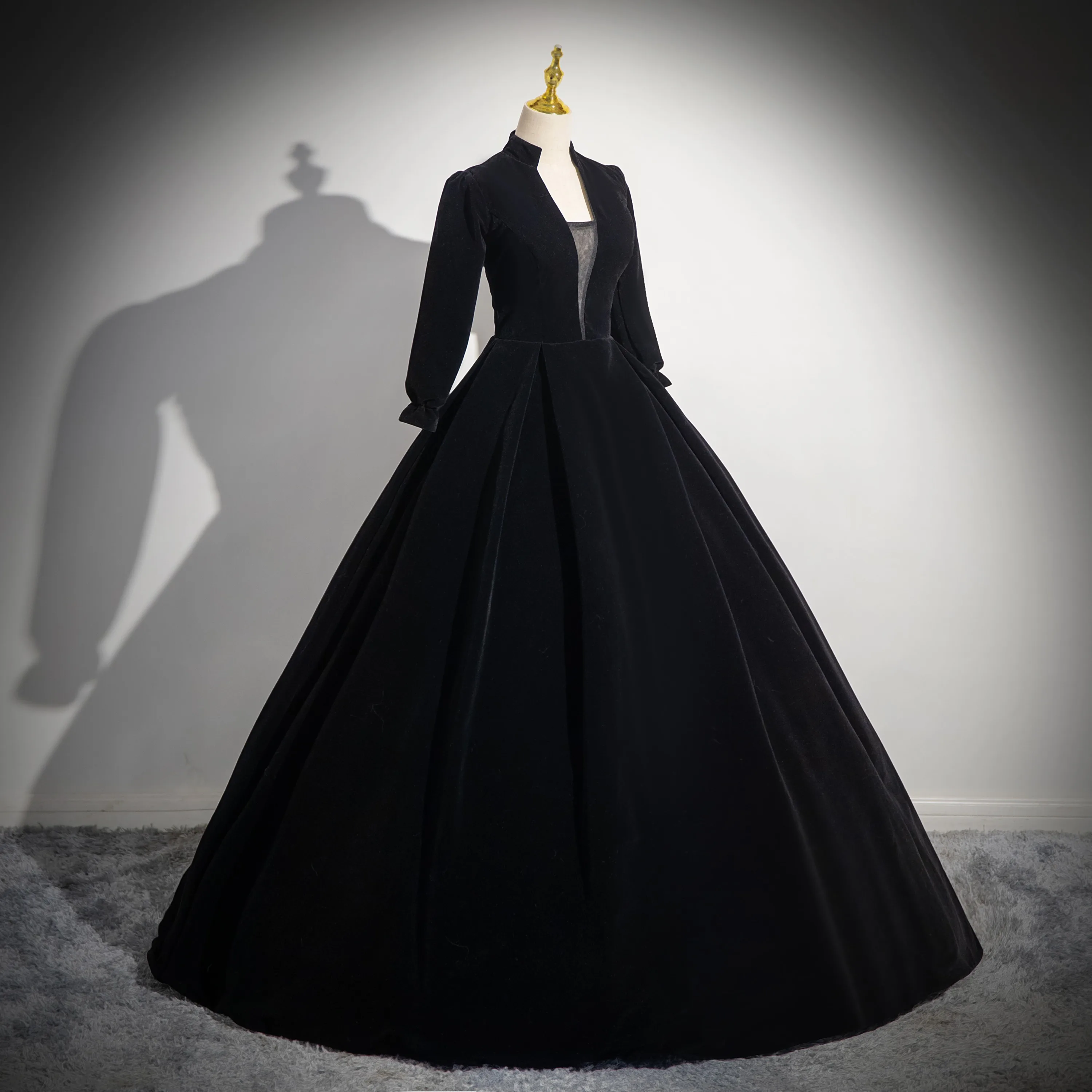 Vintage Retro Black Velvet Prom Dresses 2024 Ball Gown High Neck Long Sleeve Long Prom
