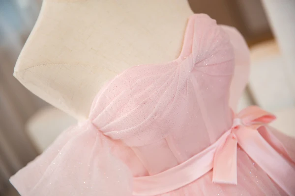 Élégant Rougissant Rose Glitter Robe De Bal 2024 Robe Boule De l'épaule Manches Courtes Dos Nu Noeud Ceinture Longue Promo Robe De Ceremonie