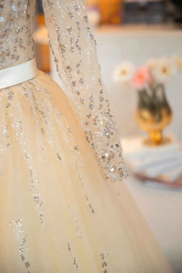 Bling Bling Champagne Perlage Paillettes Robe De Bal 2024 Robe Boule Encolure Carrée Manches Longues Dos Nu Noeud Longue Promo Robe De Ceremonie
