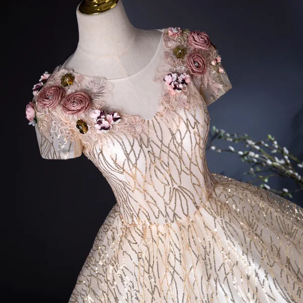 Charmant Bling Bling Gold Applikationen Perlenstickerei Perle Pailletten Spitze Blumen Ballkleider 2024 Ballkleid Rundhalsausschnitt Kurze Ärmel Rückenfreies