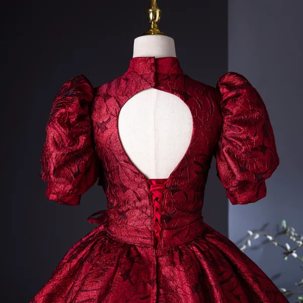 Vintage Burgunderrot Drucken Ballkleider 2024 Ballkleid Stehkragen Geschwollenes Kurze Ärmel Schleife Rückenfreies Lange Ball Festliche Kleider