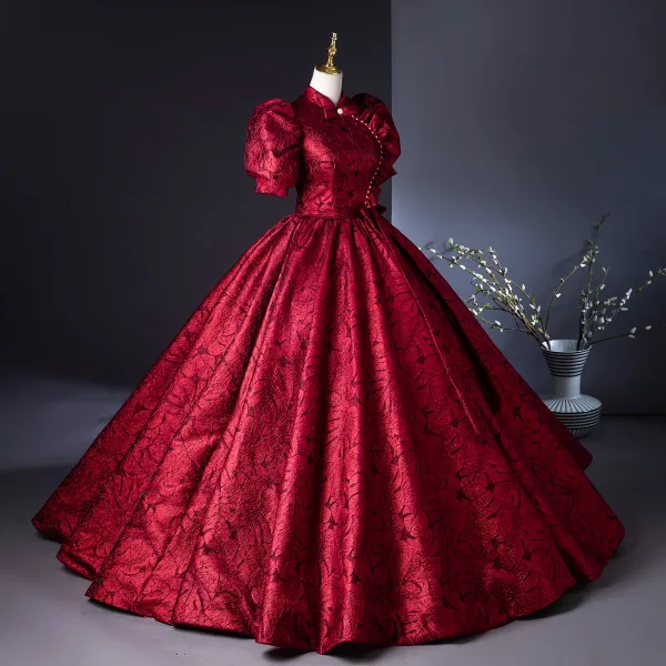 Vintage Burgunderrot Drucken Ballkleider 2024 Ballkleid Stehkragen Geschwollenes Kurze Ärmel Schleife Rückenfreies Lange Ball Festliche Kleider