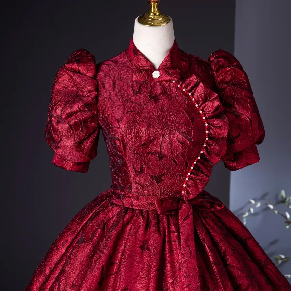 Vintage Burgunderrot Drucken Ballkleider 2024 Ballkleid Stehkragen Geschwollenes Kurze Ärmel Schleife Rückenfreies Lange Ball Festliche Kleider
