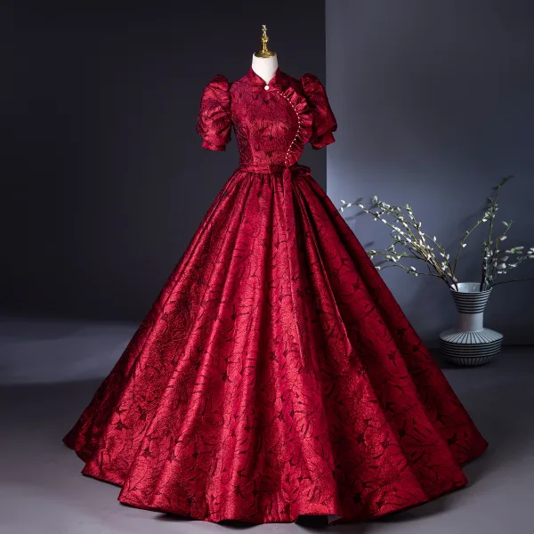 Vintage Burgunderrot Drucken Ballkleider 2024 Ballkleid Stehkragen Geschwollenes Kurze Ärmel Schleife Rückenfreies Lange Ball Festliche Kleider
