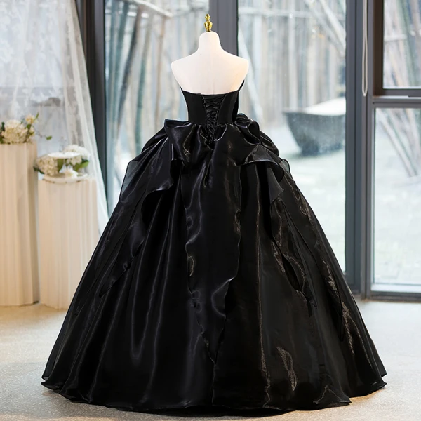 Charming Black Satin Cascading Ruffles Prom Dresses 2023 Ball Gown Strapless Sleeveless Backless Floor-Length / Long Prom Formal Dresses