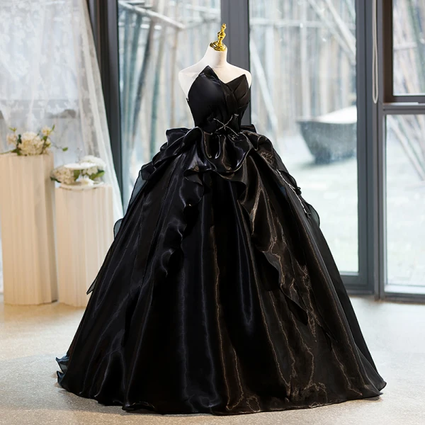 Charming Black Satin Cascading Ruffles Prom Dresses 2023 Ball Gown Strapless Sleeveless Backless Floor-Length / Long Prom Formal Dresses