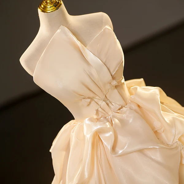 Mode Champagner Perlenstickerei Fallende Rüsche Ballkleider 2023 Ballkleid Organza Bandeau Ärmellos Rückenfreies Lange Ball Festliche Kleider