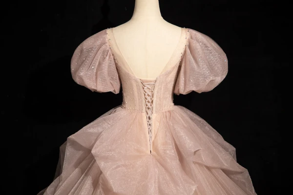 Schöne Rosa Perlenstickerei Fallende Rüsche Ballkleider 2024 Ballkleid Rundhalsausschnitt Geschwollenes Kurze Ärmel Rückenfreies Hof-Schleppe Ball Festliche Kleider