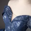 Eleganckie Granatowe Cekinami Druk Sukienki Na Bal 2024 Suknia Balowa Przy Ramieniu Kótkie Rękawy Bez Pleców Długie Bal Sukienki Wizytowe
