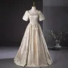 Eleganckie Złote Cekinami Sukienki Na Bal 2024 Suknia Balowa Kwadratowy Dekolt Kótkie Rękawy Bez Pleców Długie Bal Sukienki Wizytowe