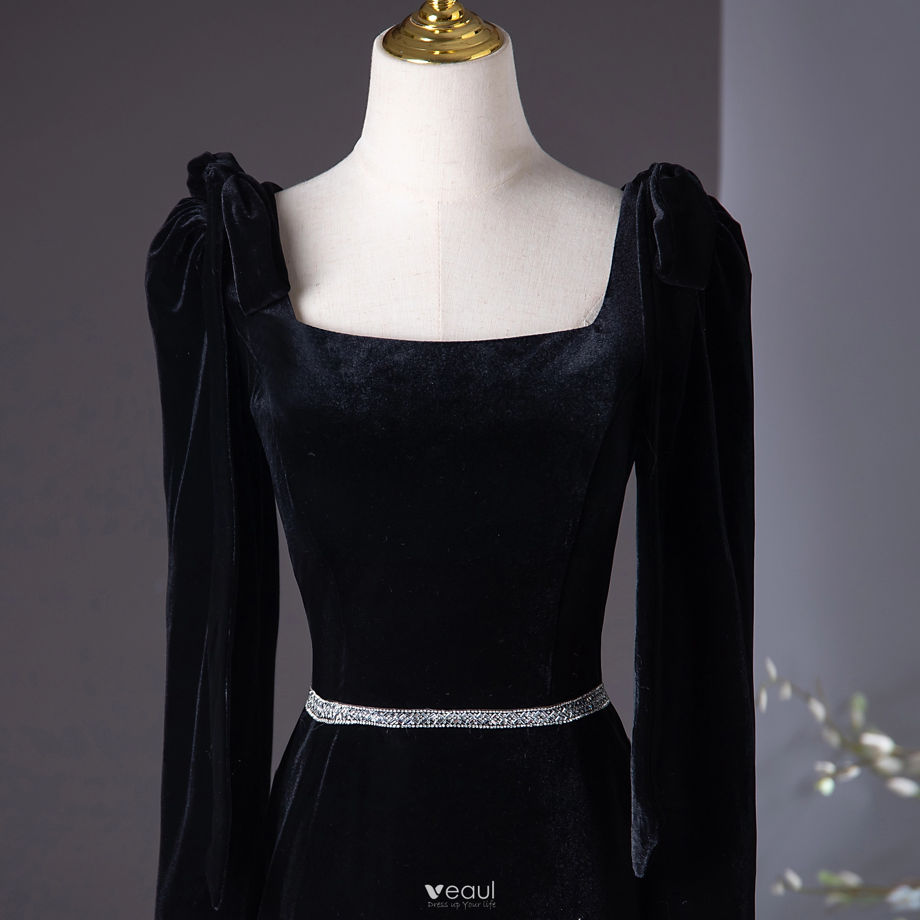 Women's Elegant Black Velvet Mini Dress Square Neck Sleeveless Party Evening Dress main image 1