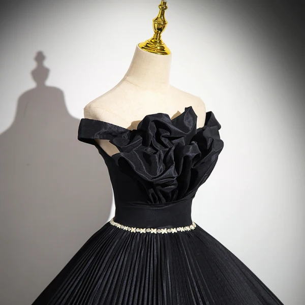 Fashion Black Pleated Rhinestone Prom Dresses 2024 Ball Gown Ruffle Off-The-Shoulder Sleeveless Backless Floor-Length / Long Prom Formal Dresses