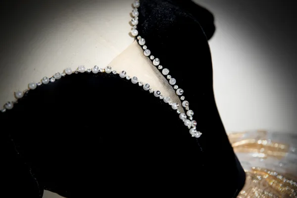 Elegant Black Glitter Pearl Rhinestone Prom Dresses 2024 Ball Gown Off-The-Shoulder Short Sleeve Backless Prom Floor-Length / Long Formal Dresses