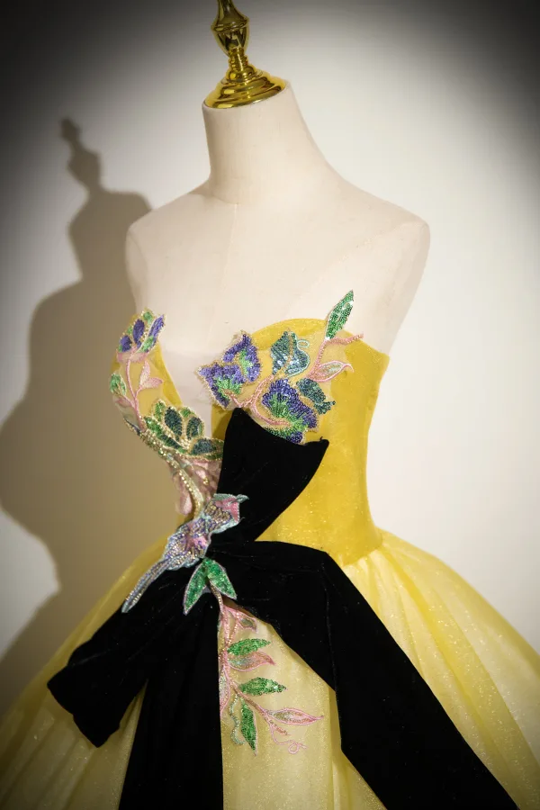Elegant Yellow Beading Sequins Lace Flower Prom Dresses 2024 Ball Gown Strapless Bow Sleeveless Backless Floor-Length / Long Prom Formal Dresses