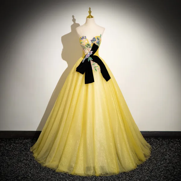 Elegant Yellow Beading Sequins Lace Flower Prom Dresses 2024 Ball Gown Strapless Bow Sleeveless Backless Floor-Length / Long Prom Formal Dresses
