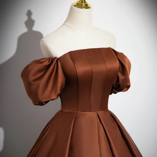 Classy Coffee Satin Prom Dresses 2024 A-Line / Princess Off-The-Shoulder Puffy Short Sleeve Backless Floor-Length / Long Formal Dresses