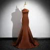 Fashion Coffee Satin Prom Dresses 2024 Trumpet / Mermaid Strapless Sleeveless Backless Bow Sweep Train Prom Formal Dresses
