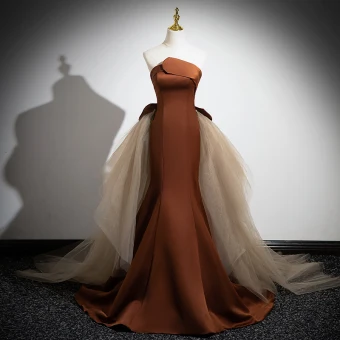 Mote Kaffe Satin Ballkjoler 2024 Trompet Havfrue Strapless Uten Ermer Ryggløse Sløyfe Feie Tog Ball Formelle Kjoler