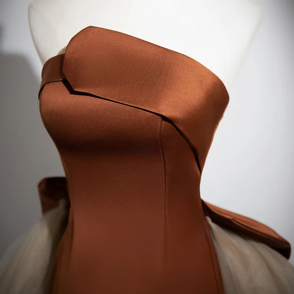 Fashion Coffee Satin Prom Dresses 2024 Trumpet / Mermaid Strapless Sleeveless Backless Bow Sweep Train Prom Formal Dresses