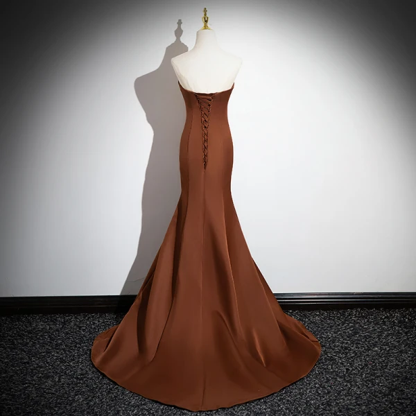 Fashion Coffee Satin Prom Dresses 2024 Trumpet / Mermaid Strapless Sleeveless Backless Bow Sweep Train Prom Formal Dresses