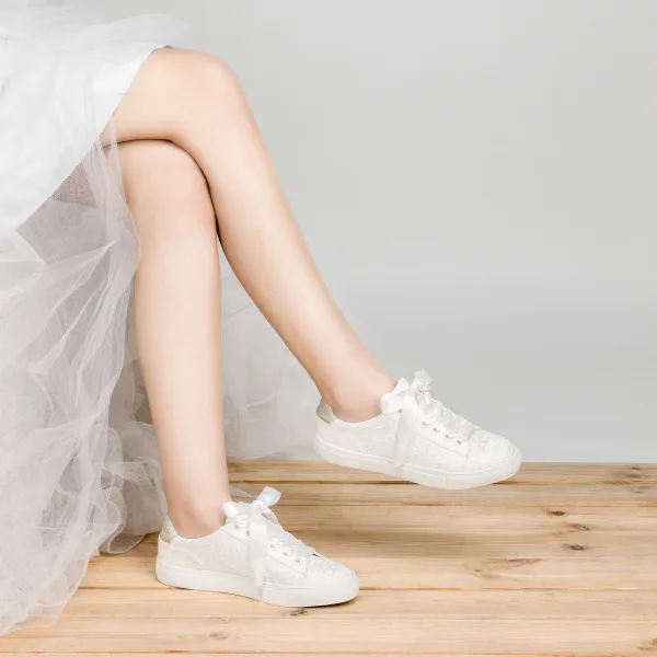 Bekväm Elfenben Brud Spets Paljetter Brudskor Sneakers 2022 Snörning Platt Pande Zote Toe Damskor