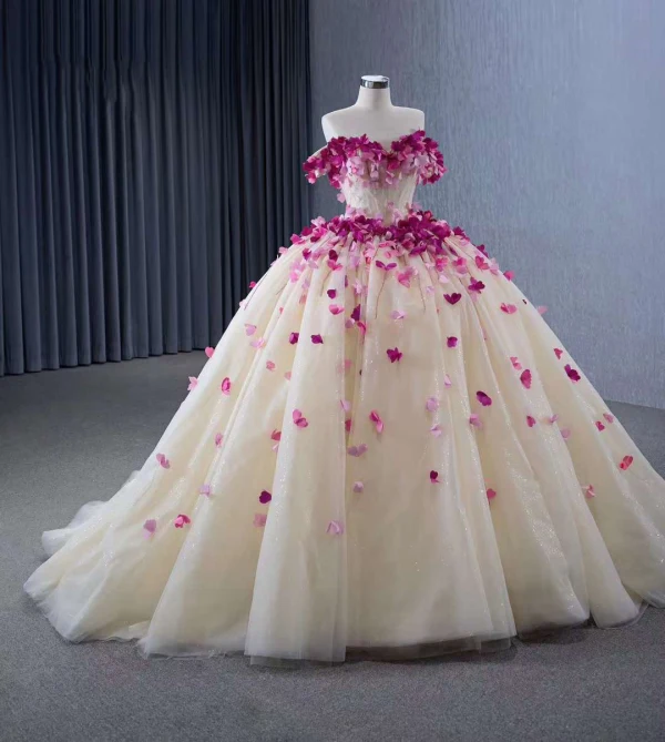 Blomma Fe Champagne Balklänning Balklänningar 2024 Korsade remmar Beading Långa Tyll Axelbandslös Ärmlös Quinceañera Formella Klänningar