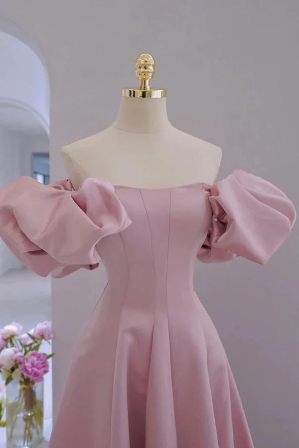Modest / Simple Elegant Blushing Pink Satin Prom Dresses 2024 A-Line / Princess Off-The-Shoulder Puffy Short Sleeve Backless Floor-Length / Long Formal Dresses