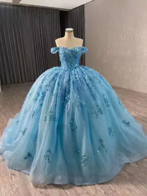 Blomsterfe 3d Lace Himmelen Blå Ballkjoler 2024 Kryssede Stropper Paljetter Tyll Av Skulderen Quinceañera Domstol Tog Ballkjole Formelle Kjoler