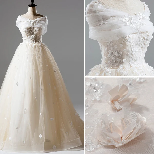 Romantic A-Line / Princess Champagne Tulle Wedding Dresses 2017 Appliques Lace Flower Backless Court Train Sleeveless