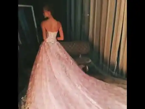 Fine Sukkertøyrosa Brudekjoler 2018 Prinsesse Blonder Appliques Beading Paljetter Kjæreste Ryggløse Uten Ermer Cathedral Train Bryllup